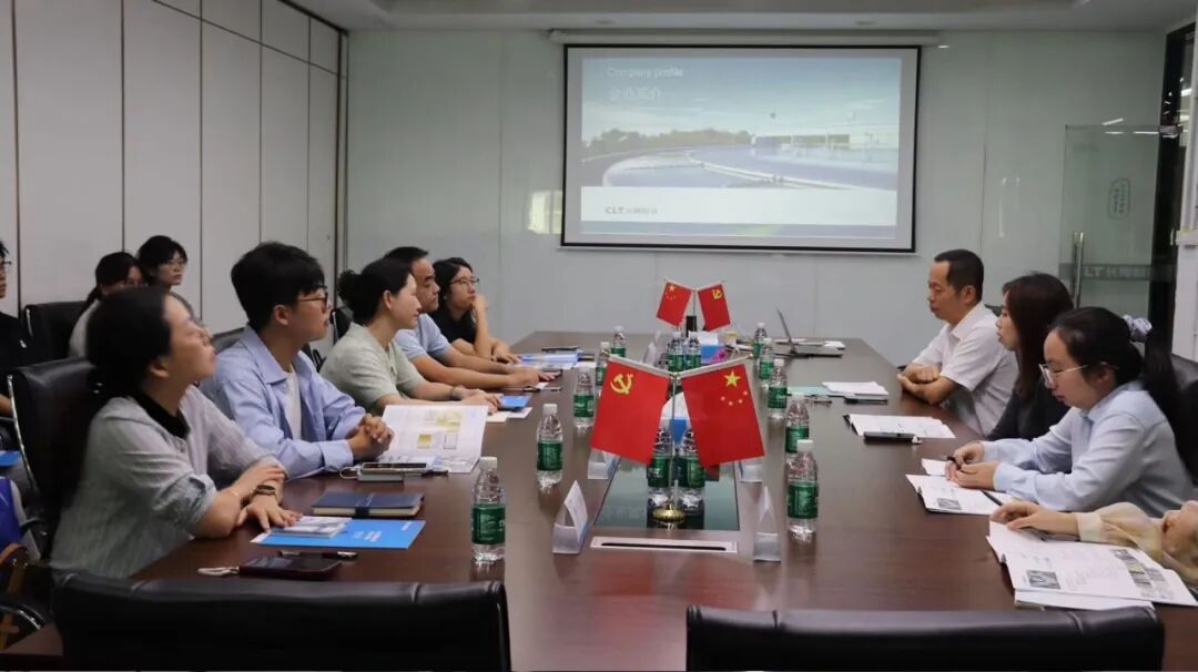 暨南大学环境与气候学院师生到访点点社交游戏科技2.jpg